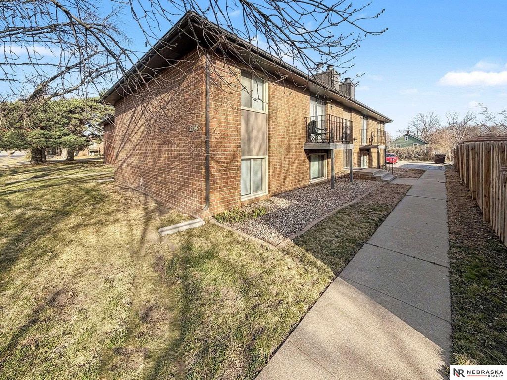 4220 Huntington Avenue, Lincoln, NE 68504