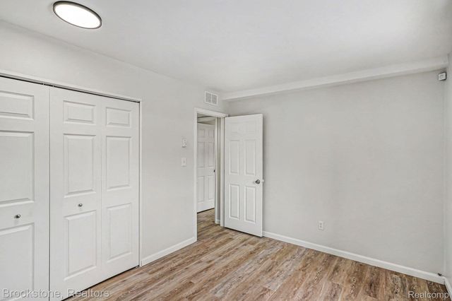 1872 Colonial Village Way 1, Waterford Charter Township, MI 48328