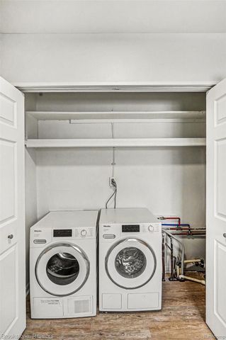 1872 Colonial Village Way 1, Waterford Charter Township, MI 48328