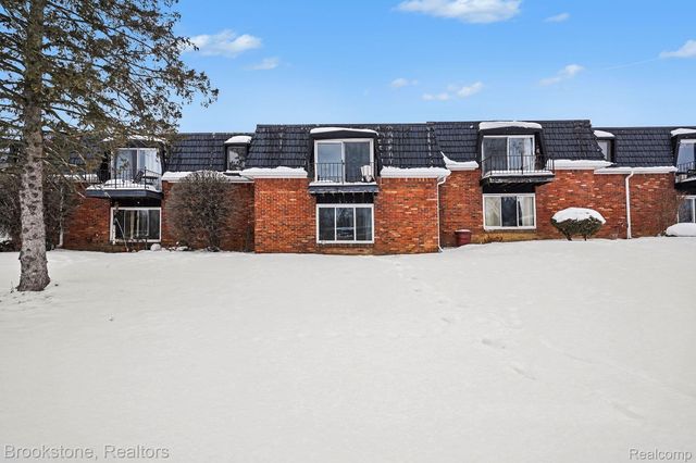 1872 Colonial Village Way 1, Waterford Charter Township, MI 48328