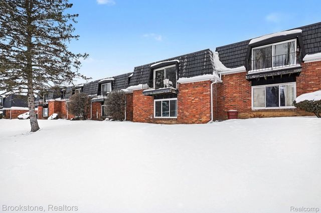 1872 Colonial Village Way 1, Waterford Charter Township, MI 48328