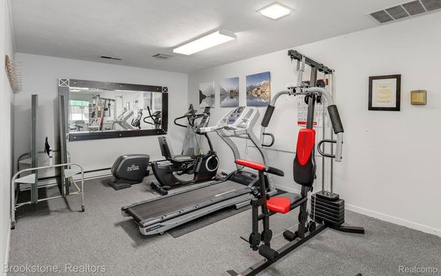 1872 Colonial Village Way 1, Waterford Charter Township, MI 48328