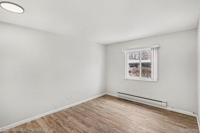 1872 Colonial Village Way 1, Waterford Charter Township, MI 48328