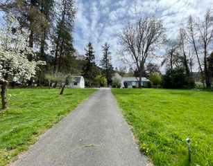 7015 Rogue River Highway, Grants Pass, OR 97527