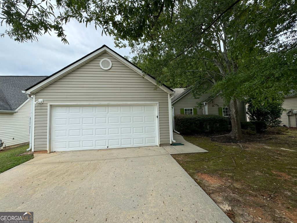 128 Shadowbrooke Circle, Loganville, GA 30052