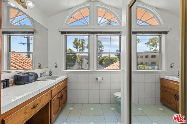 5317 Angeles Vista Boulevard, View Park, CA 90043