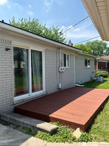 15129 Elderwood Drive, Warren, MI 48088