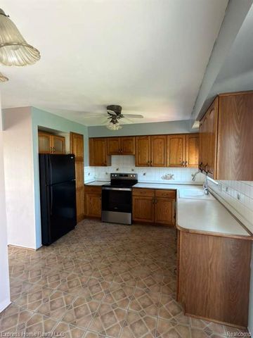 15129 Elderwood Drive, Warren, MI 48088