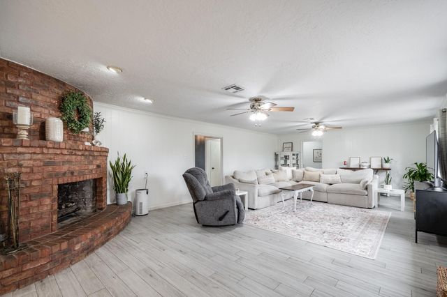 620 Bowie Street, Liberty, TX 77575