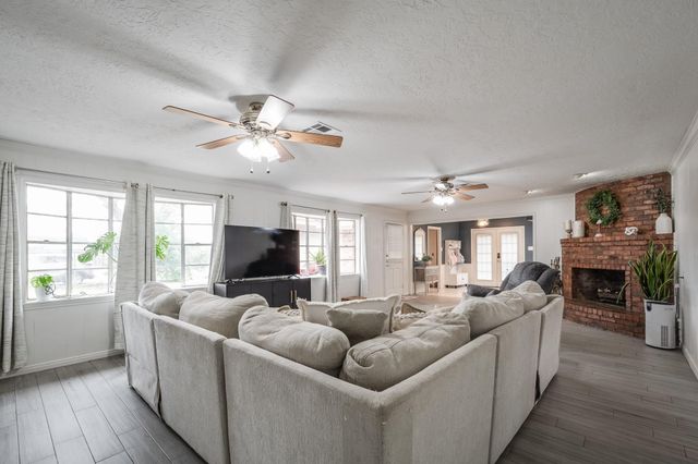 620 Bowie Street, Liberty, TX 77575