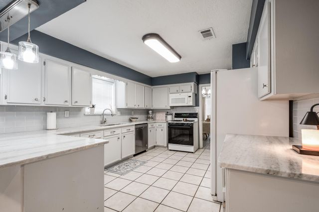 620 Bowie Street, Liberty, TX 77575