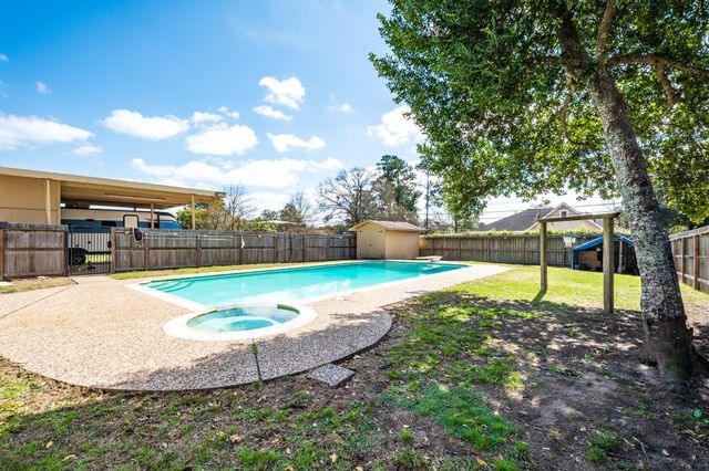 620 Bowie Street, Liberty, TX 77575