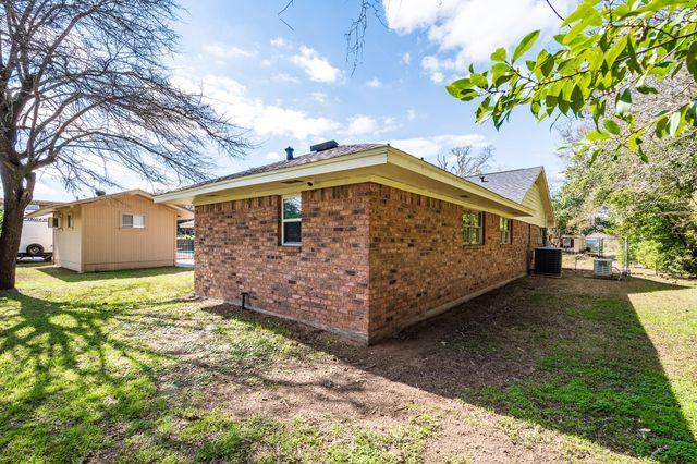620 Bowie Street, Liberty, TX 77575