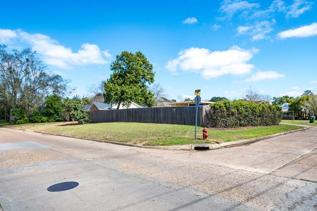 620 Bowie Street, Liberty, TX 77575