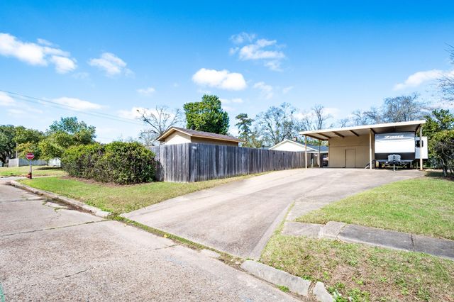 620 Bowie Street, Liberty, TX 77575