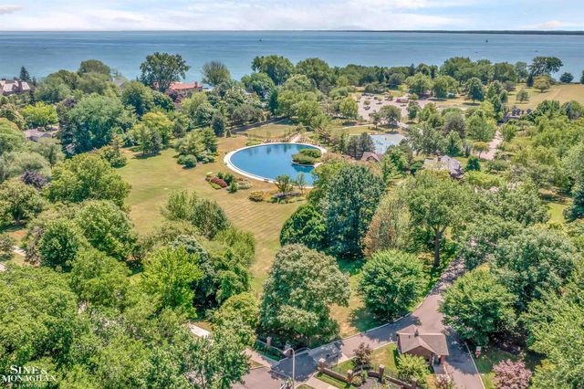 796-798 Harcourt Road, Grosse Pointe Park, MI 48230