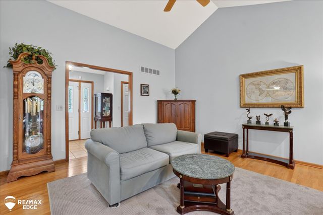 819 Village Drive, Davison, MI 48423