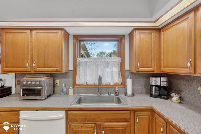 819 Village Drive, Davison, MI 48423