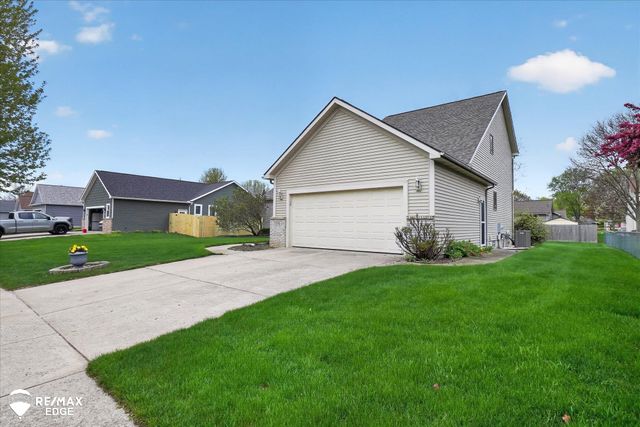 819 Village Drive, Davison, MI 48423