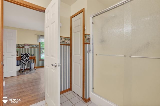 819 Village Drive, Davison, MI 48423