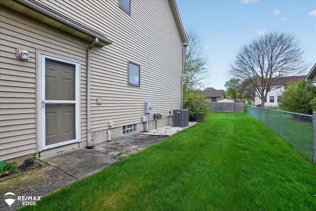 819 Village Drive, Davison, MI 48423