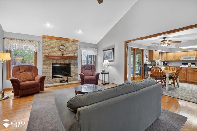 819 Village Drive, Davison, MI 48423