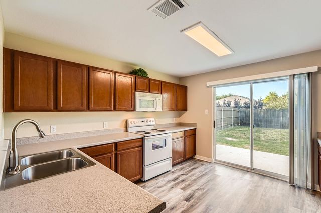 132 Hillhouse LN, Manchaca, TX 78652