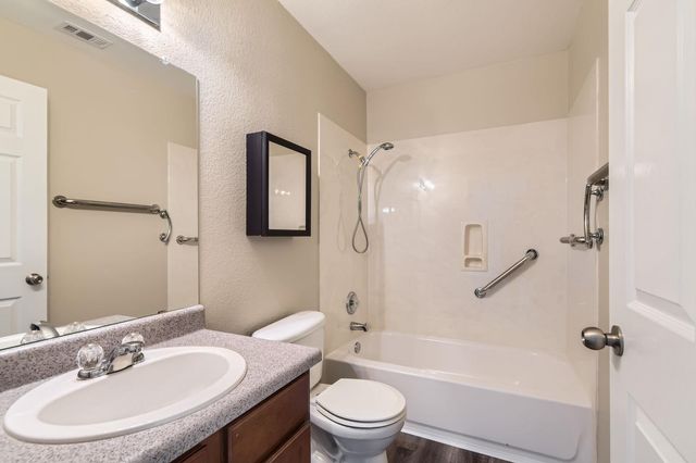 132 Hillhouse LN, Manchaca, TX 78652