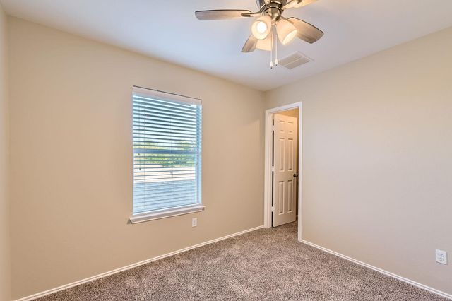 132 Hillhouse LN, Manchaca, TX 78652