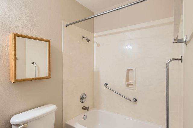 132 Hillhouse LN, Manchaca, TX 78652