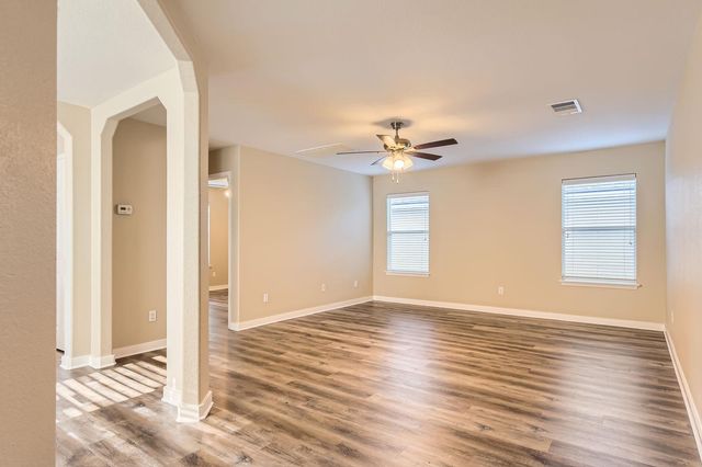 132 Hillhouse LN, Manchaca, TX 78652