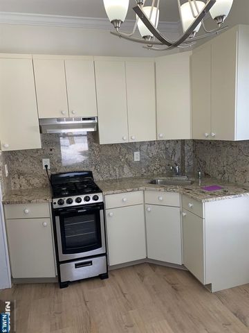 634 Mountain Avenue C, Twp Of Washington, NJ 07676