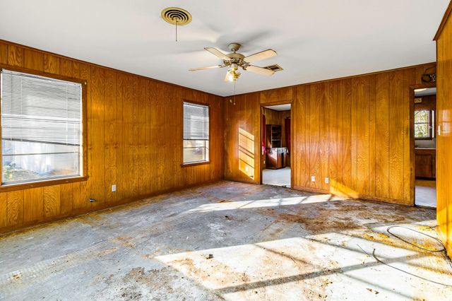 205 Commerce Street N, Madisonville, TX 77864