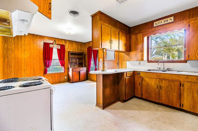 205 Commerce Street N, Madisonville, TX 77864