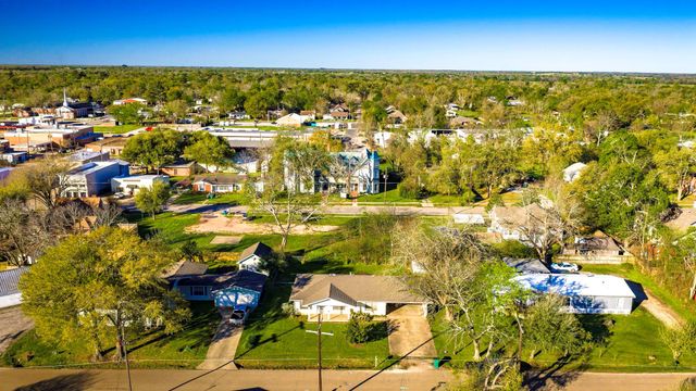 205 Commerce Street N, Madisonville, TX 77864