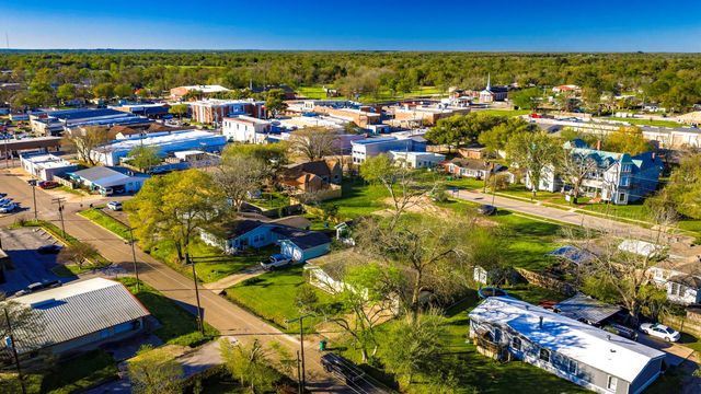 205 Commerce Street N, Madisonville, TX 77864