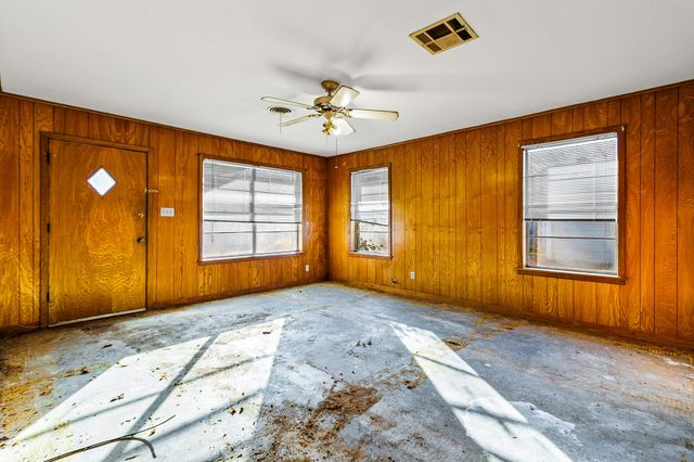 205 Commerce Street N, Madisonville, TX 77864