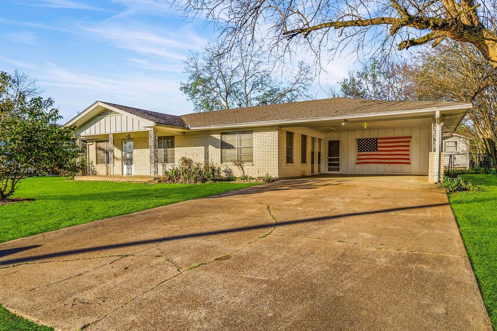 205 Commerce Street N, Madisonville, TX 77864