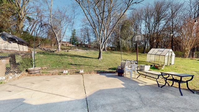 108 Oakwood Ct, Hendersonville, TN 37075