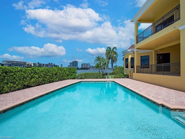 303 CUDDY CT, Naples, FL 34103