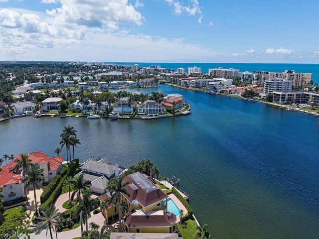 303 CUDDY CT, Naples, FL 34103