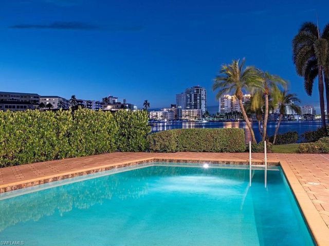 303 CUDDY CT, Naples, FL 34103