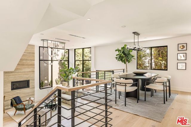N West Knoll Drive, West Hollywood, CA 90069