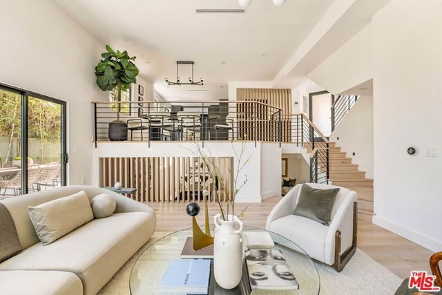 N West Knoll Drive, West Hollywood, CA 90069