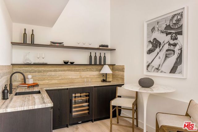 N West Knoll Drive, West Hollywood, CA 90069