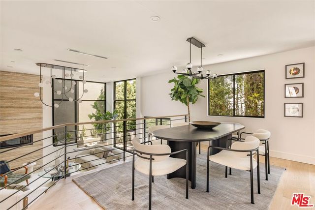 N West Knoll Drive, West Hollywood, CA 90069