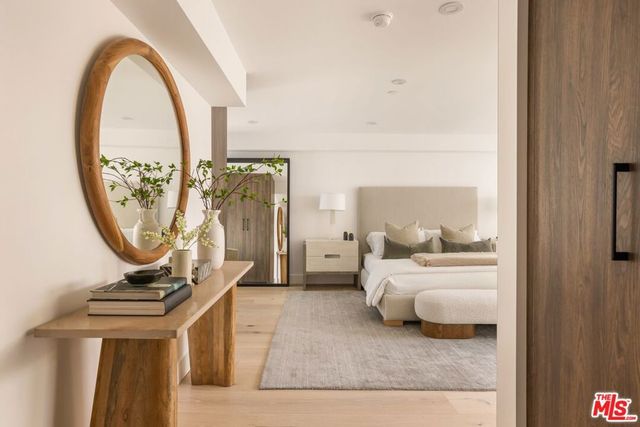 N West Knoll Drive, West Hollywood, CA 90069