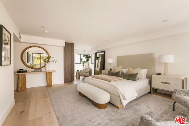 N West Knoll Drive, West Hollywood, CA 90069