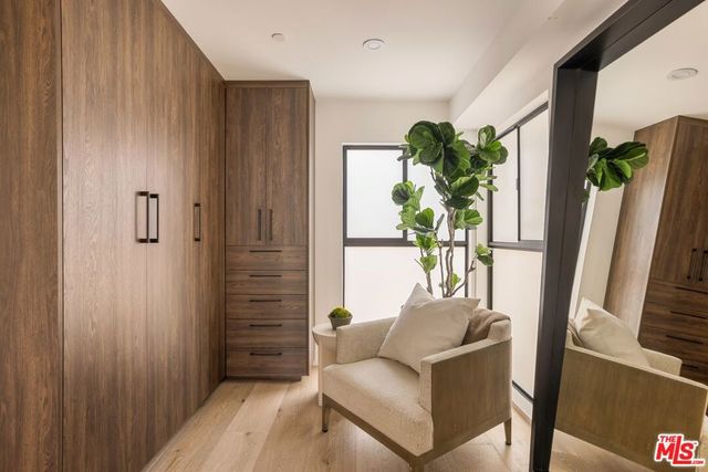 N West Knoll Drive, West Hollywood, CA 90069