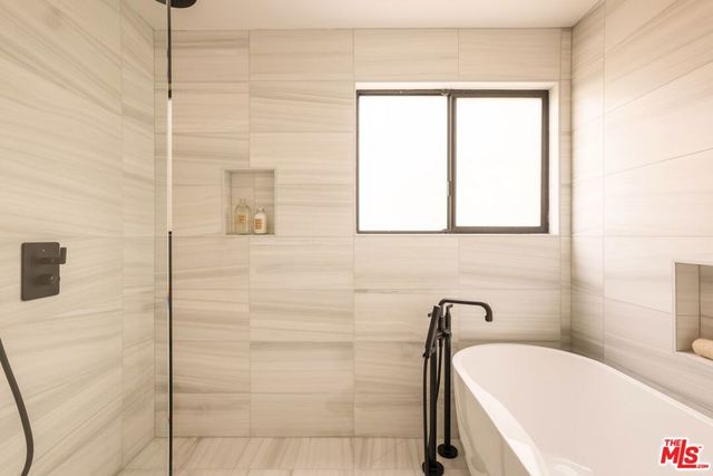 N West Knoll Drive, West Hollywood, CA 90069